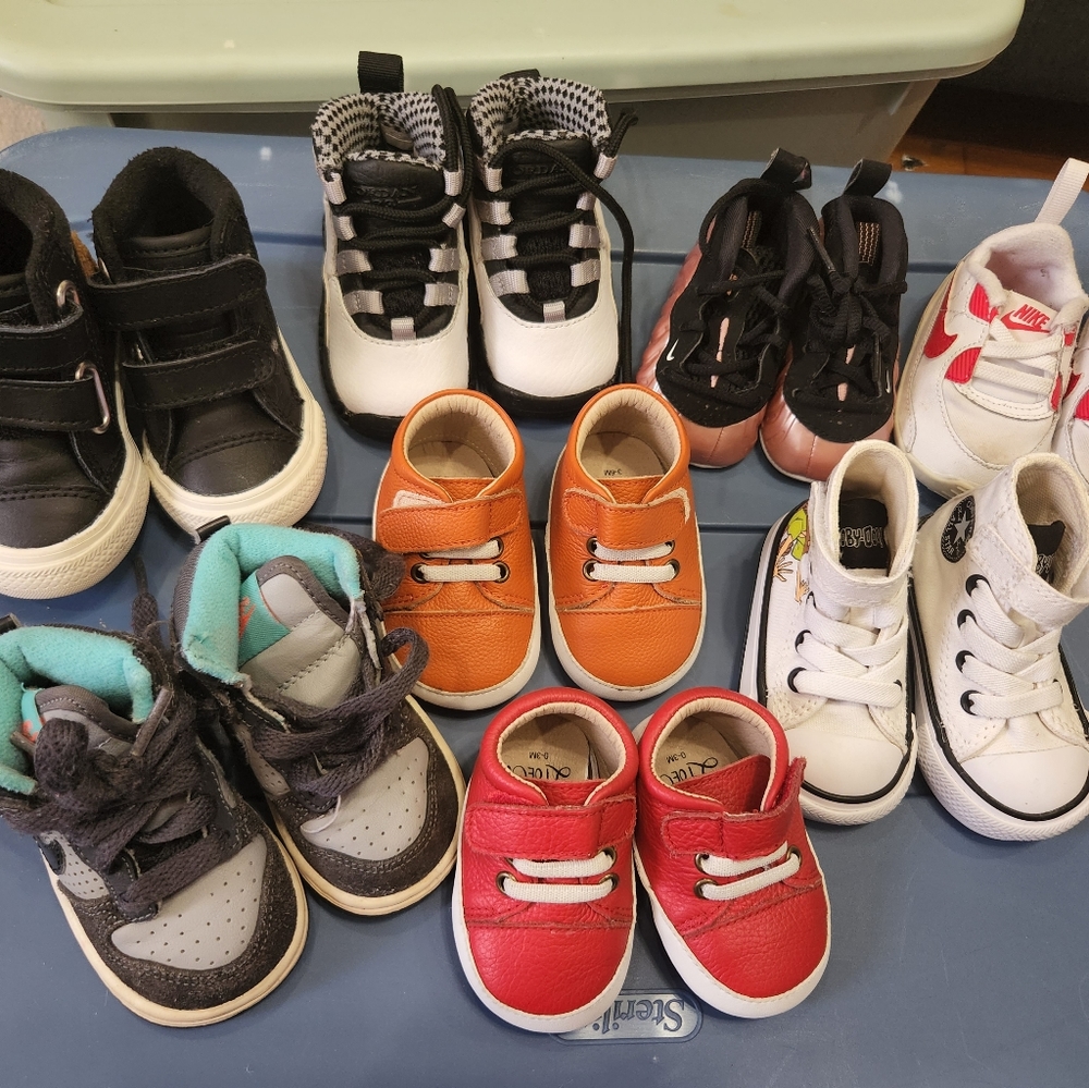 Neutral baby shoes